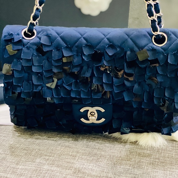 Chanel Shingle Medium Flap Bag - Picture 11 of 16